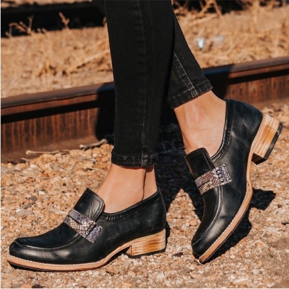 Freebird by Steven Macbeth Navy Loafer size 8 8 1/2. Please see measurements.